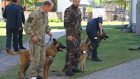 Viek&scaron;niuose &ndash; i&scaron;kilmingos tarnyboje žuvusio pareigūno S.Žymanto laidotuvės