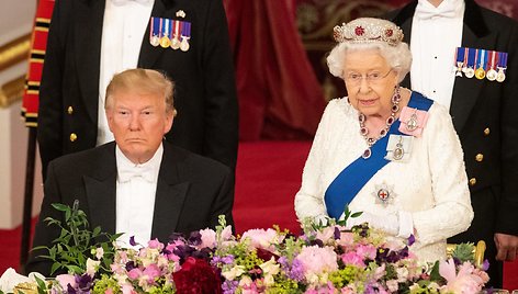 Donaldas Trumpas ir karalienė Elizabeth II