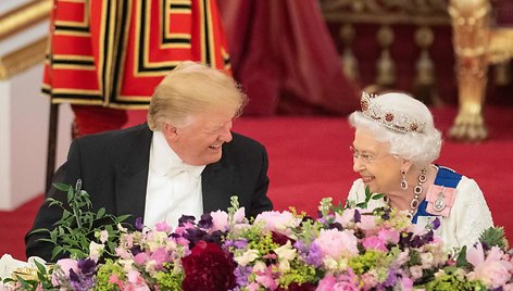 Donaldas Trumpas ir karalienė Elizabeth II