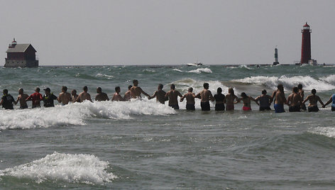 Lake_Michigan_Drownings_76081.jpg-7c8a6