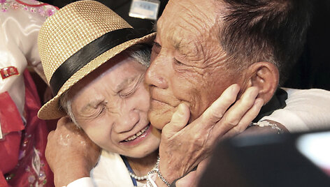 APTOPIX_North_Korea_Koreas_Family_Reunions_95441.jpg-7eb82