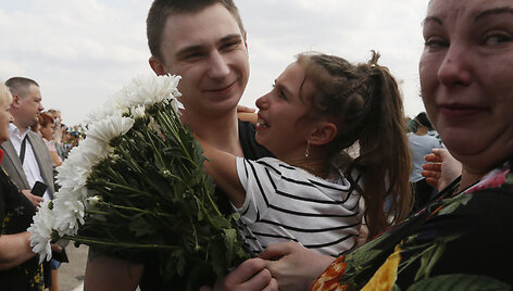 APTOPIX_Ukraine_Russia_Prisoners_82473.jpg-8c27a