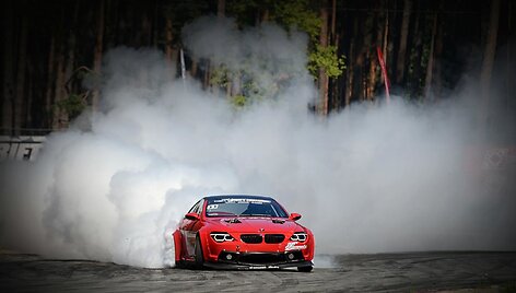 &bdquo;Drifto&ldquo; važiavimai Rygoje