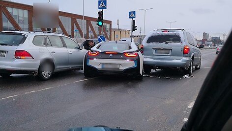 &bdquo;BMW i8&ldquo; avarija
