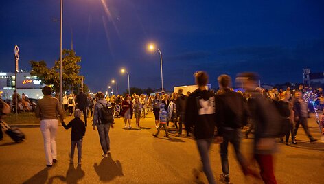 Žmonės keliauja i&scaron; pirmojo &scaron;imtmečio naktinio pikniko 