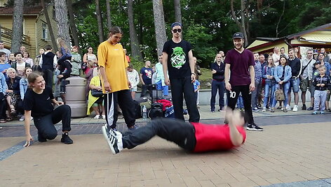 5b6f5e8a237c9video_5b6f5d7c68887