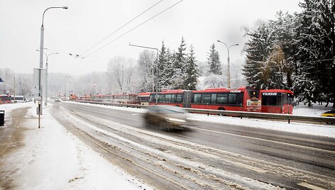 Narbuto gatvėje vėl strigo troleibusų eismas 