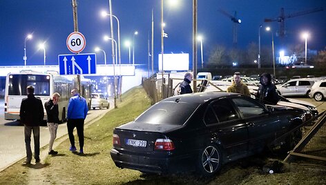 BMW ir autobuso avarija Ukmergės gatvėje