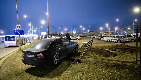 BMW ir autobuso avarija Ukmergės gatvėje