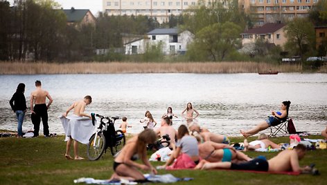 Vilniečiai džiaugiasi vasarišku oru pliaže