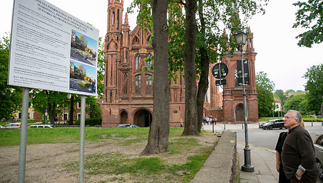 Skveras Vilniaus Senamiestyje priešais Šv. Onos bažnyčią