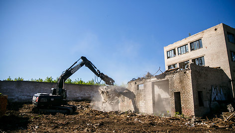 Griaunami buvę Vilniaus pataisos namai