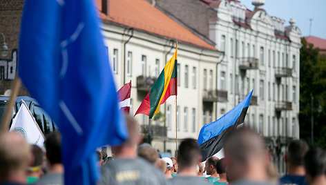 Tradicinio estafetinio bėgimo (Vilnius–Ryga–Talinas) startas Katedros aikštėje