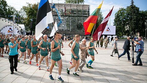 Tradicinio estafetinio bėgimo (Vilnius&ndash;Ryga&ndash;Talinas) startas Katedros aik&scaron;tėje