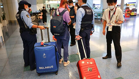 Kristina Timanovskaja yra lydima pareigūnų Tokijo &bdquo;Haneda&ldquo; oro uoste