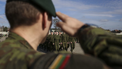 Lietuvos valstybei prisiekė beveik 700 šauktinių