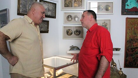 Menotyrininko Sauliaus Pilinkaus ir galerininko Džiugo Vaičiūno pokalbiai apie meną neretai panyra į jaunystės dienas