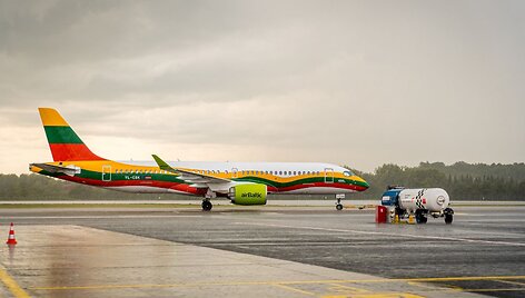 &bdquo;airBaltic&ldquo; pristato specialų lietuvi&scaron;ką lėktuvo dizainą