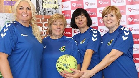 Pirmoji Marijampolės močiučių futbolo komandos Černė  sudėtis