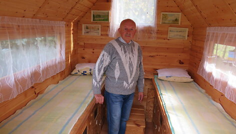 Suvalkietis gamina i&scaron;skirtinius avilius bei kviečia i&scaron;bandyti bičių terapiją