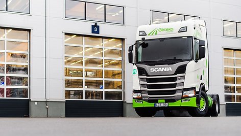 Į Lietuvą atvyko pirmieji suskystintomis gamtinėmis dujomis varomi „Scania“ sunkvežimiai