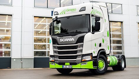 Į Lietuvą atvyko pirmieji suskystintomis gamtinėmis dujomis varomi &bdquo;Scania&ldquo; sunkvežimiai