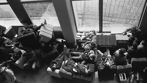 1991-01-13. Auk&scaron;čiausios Tarybos gynėjai