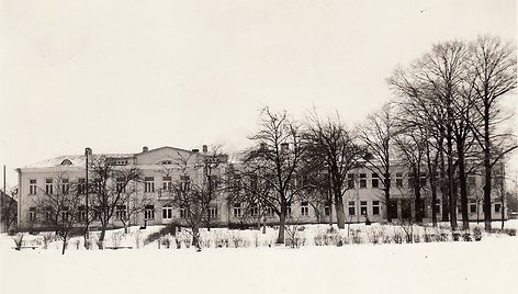 Panevėžio apskrities savivaldybės ligoninė (architektas Vytautas Landsbergis-Žemkalnis). 1938 m. J.Žitkaus nuotrauka.