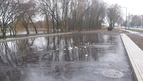 Automobilių stovėjimo aik&scaron;telės prie Kalniečių parko