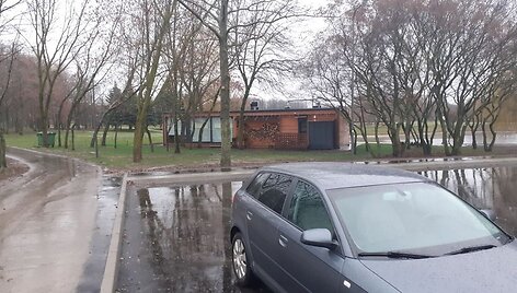 Automobilių stovėjimo aik&scaron;telės prie Kalniečių parko