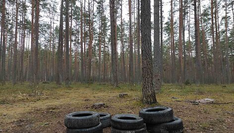 Mi&scaron;kininkai jau pajuto padangų keitimo sezoną: renka gyventojų i&scaron;mestas padangas 