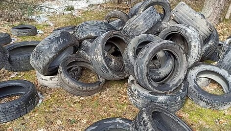 Mi&scaron;kininkai jau pajuto padangų keitimo sezoną: renka gyventojų i&scaron;mestas padangas 