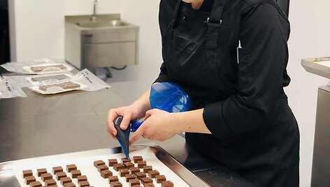 Sugrįžusi i&scaron; emigracijos Karolina i&scaron;pildė svajonę &ndash; gamina rankų darbo &scaron;okoladą