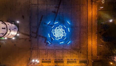 Vilniaus kalėdinė eglė i&scaron; pauk&scaron;čio skryžio 