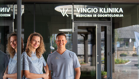 Vingio klinikos įkūrėjai gyd. odontologai Audrius Čaplikas ir Marija Jagminaitė Čaplikienė