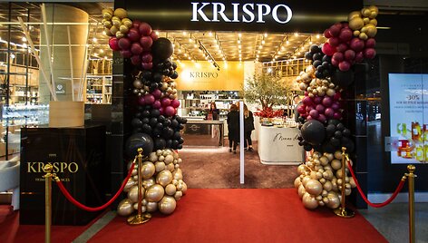 Kauno &bdquo;Akropolyje&ldquo; žymios damos susirinko į naujausių rudens-žiemos kvapų kolekcijų pristatymą