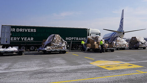 Hoptrans delivers the supply of equipment for medics fighting COVID-19 in Kaunas. Hopotrans photo