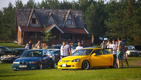 &bdquo;Chill'n'Grill&ldquo; automobilių festivalio kimirkos