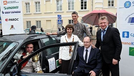 Ralyje startuos ir vien rankomis valdomi automobiliai