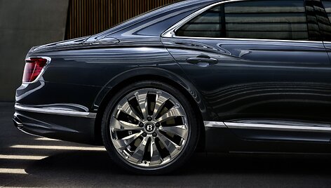 Pristatytas &bdquo;Bentley Flying Spur&ldquo;