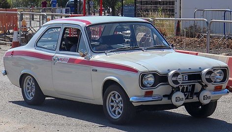 Taip atrodė tie Ford Escort Mexico automobiliai, tais 1971 metais paruošti Formulės 1 komandų vadovams