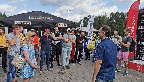 Kartingo lelnktynių akimirka