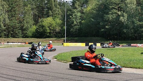 Kartingo lelnktynių akimirka