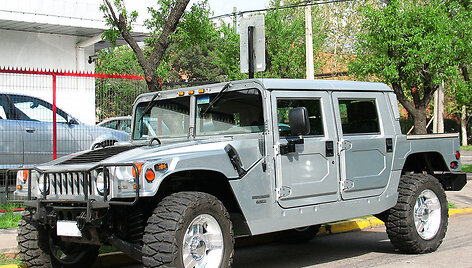 &bdquo;Hummer H1&ldquo; buvo ypatingas visureigis, kurį entuziastai modifikavo, pasiimdavo į bekelę ir mylėjo.