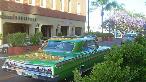 &bdquo;Lowrider&ldquo; stiliaus automobilis