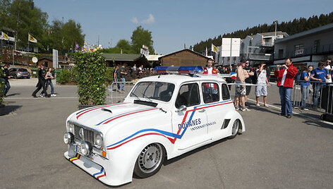 &bdquo;Renault&ldquo; automobiliai kine