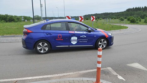 Elektromobilių lenktynių akimirkos