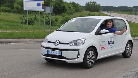 Elektromobilių lenktynių akimirkos