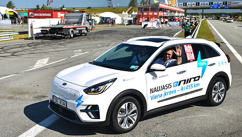 Rekordinė kelionė aplink Lietuvą elektromobiliu &bdquo;Kia e-Niro&ldquo; 