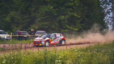 Skirtingų klasių automobiliai Elektrėnų ralyje
